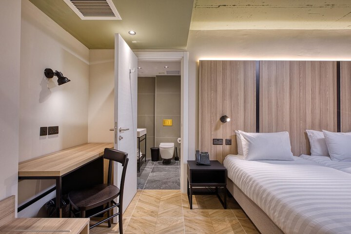 Room 6 of 59