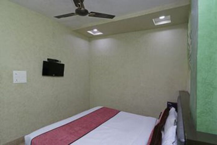 Room 8 of 25