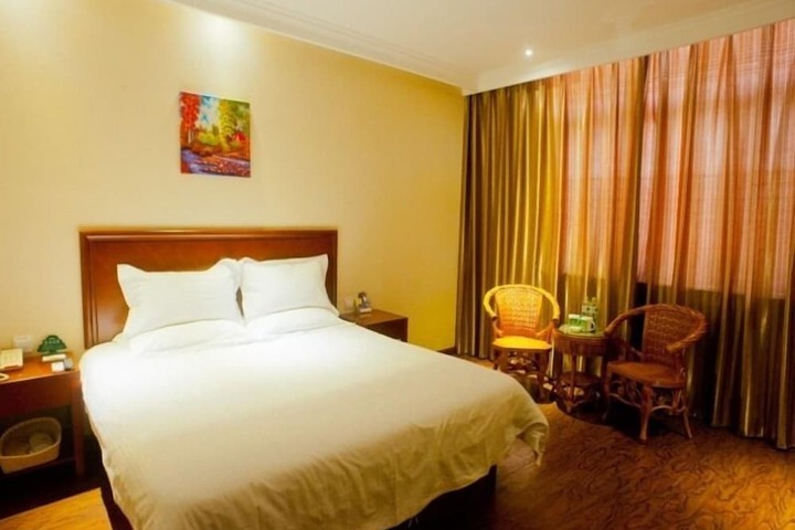 Room 12 of 35