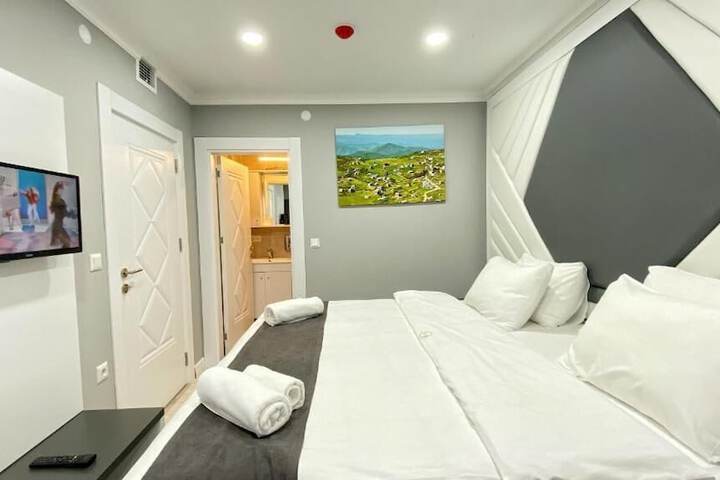 Room 5 of 25