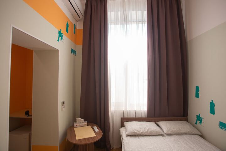 Room 12 of 64