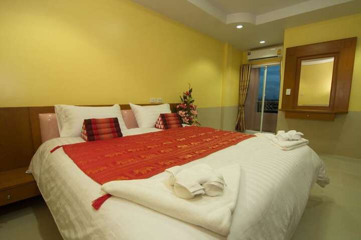 Room 5 of 16