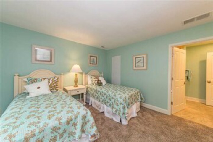 Room 32 of 44
