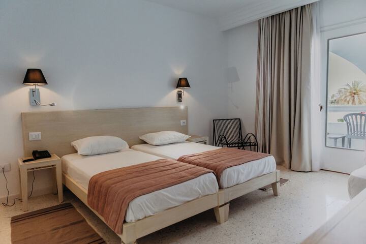 Room 10 of 33