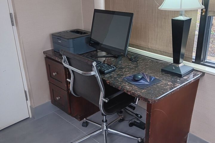 Business Center 37 of 43