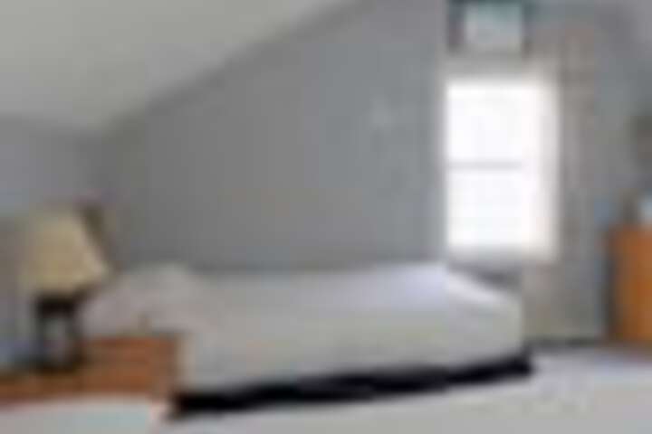 Room 17 of 984