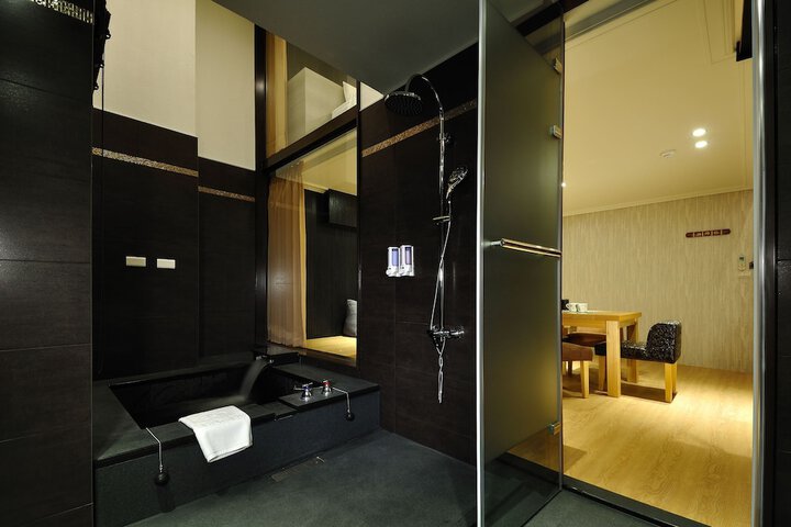 Room 50 of 60