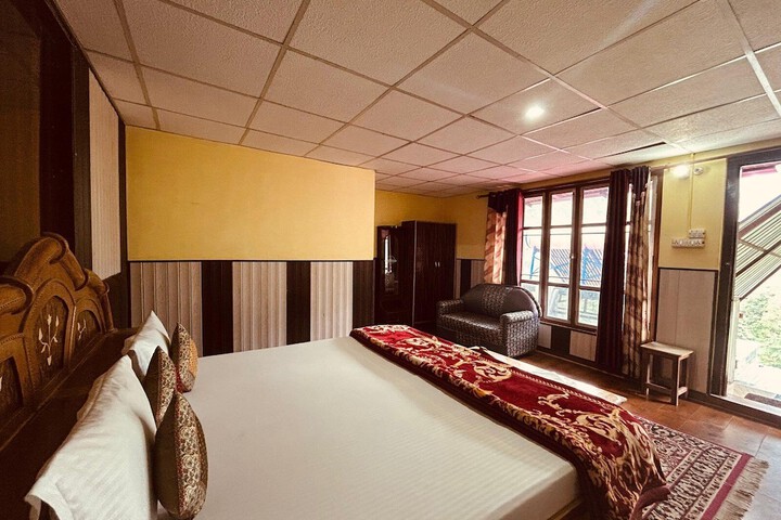 Room 8 of 31