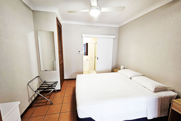 Room 3 of 28