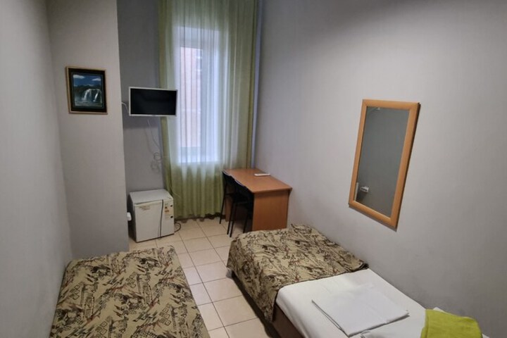 Room 17 of 40