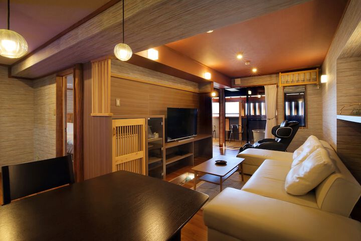 Room 4 of 68