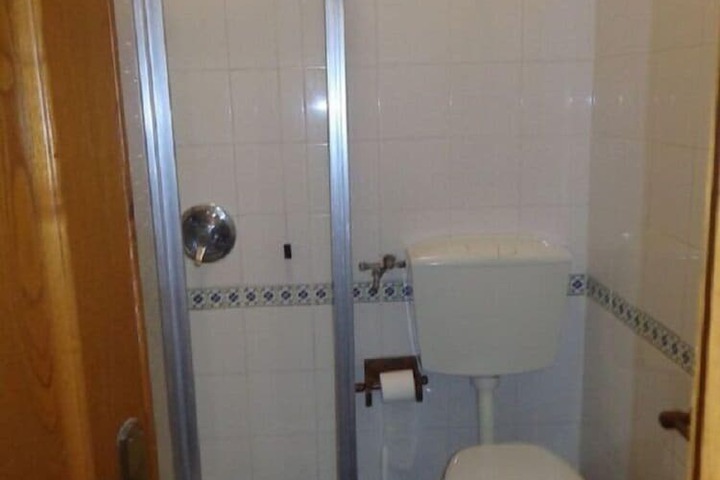 Room 10 of 16