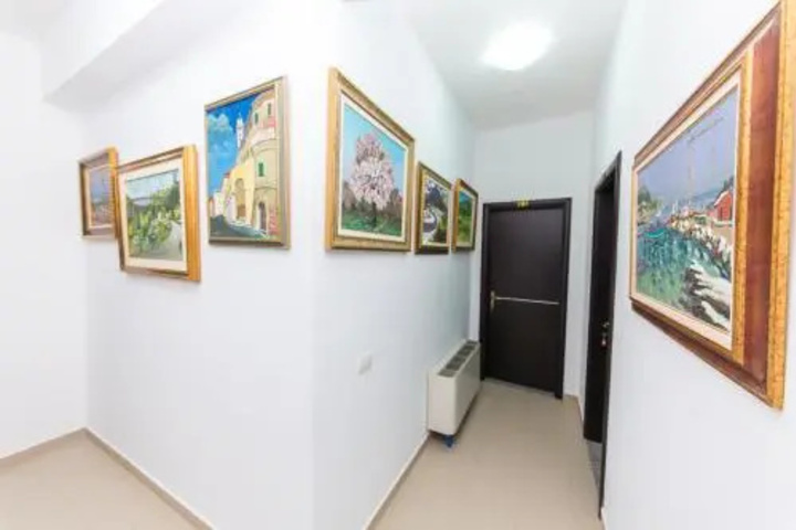 Room 9 of 15