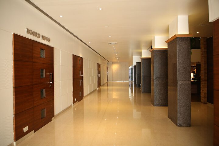 Ballroom/Hall 32 of 34