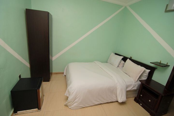 Room 6 of 29
