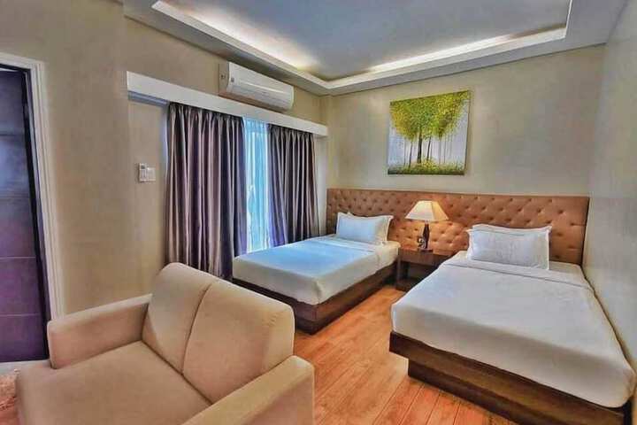 Room 17 of 32