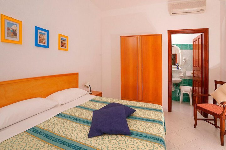 Room 5 of 62