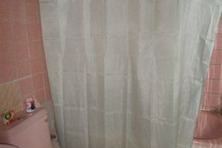 Room 4 of 28