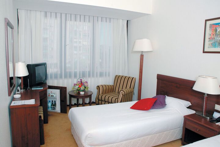 Room 6 of 13
