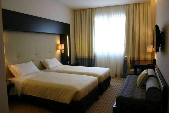 Room 3 of 34