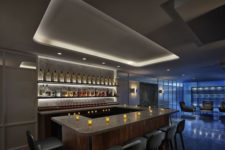 Lounge 45 of 47