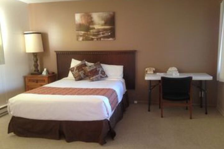 Room 7 of 9