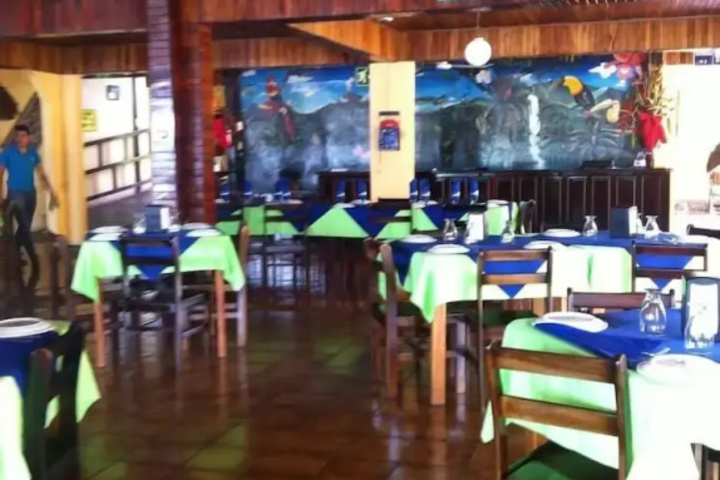 Dining 20 of 21