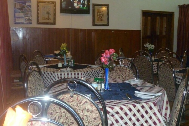 Dining 7 of 14