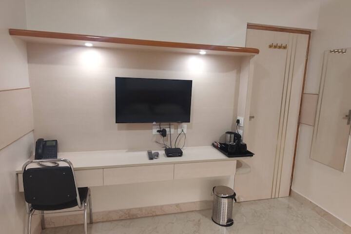 Room 4 of 19