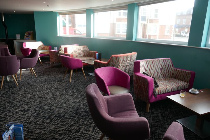 Lounge 87 of 118