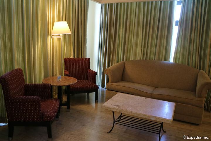 Room 42 of 79