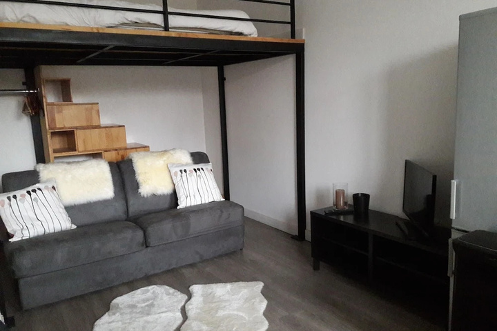 Room 2 of 9