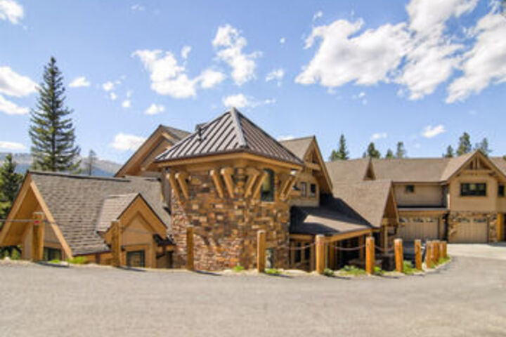 Exterior of Mont Vista ChA teaux by RedAwning