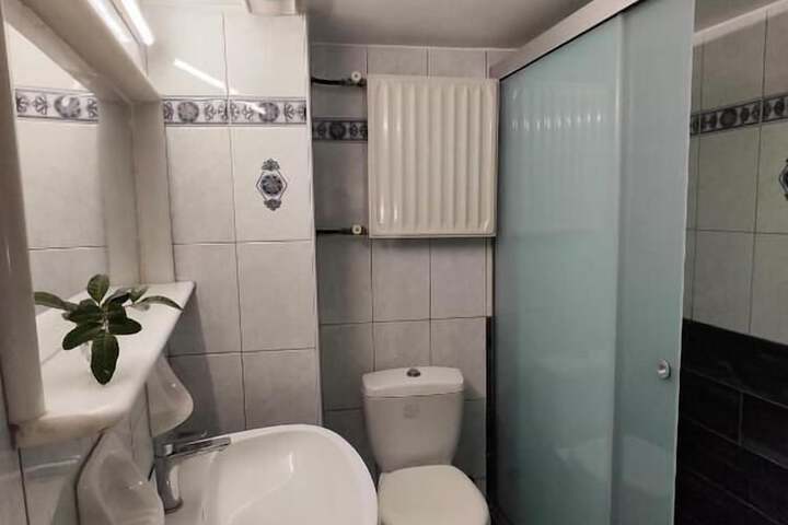 Room 9 of 13