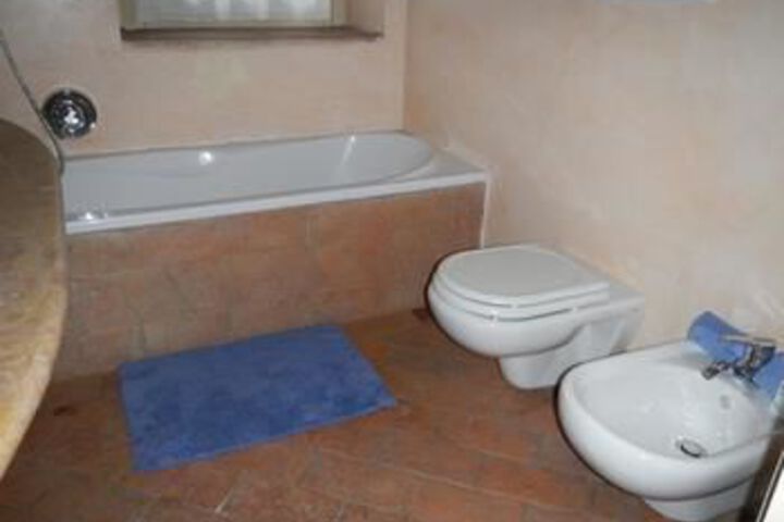 Room 5 of 16
