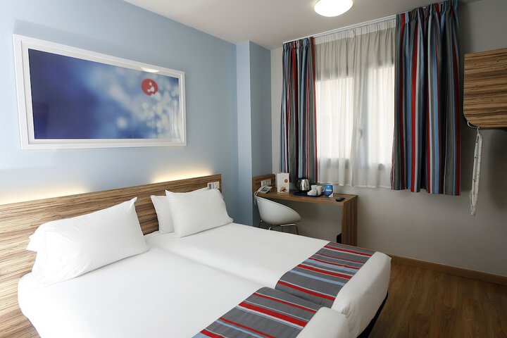 Room 6 of 32