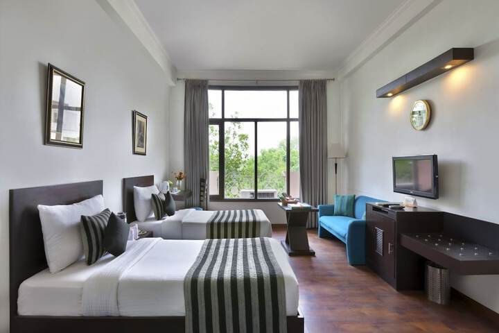 Room 4 of 30