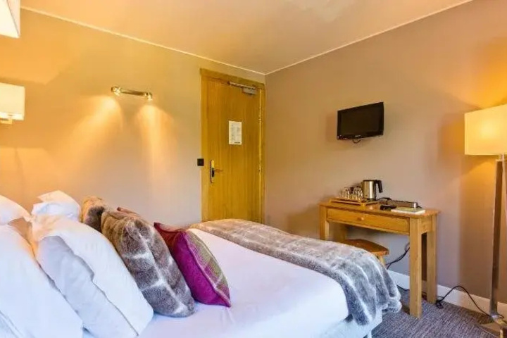 Room 2 of 15