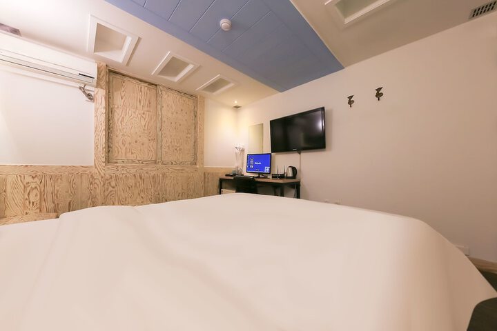 Room 26 of 64