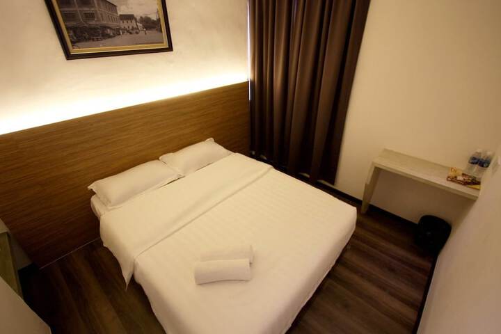 Room 6 of 14