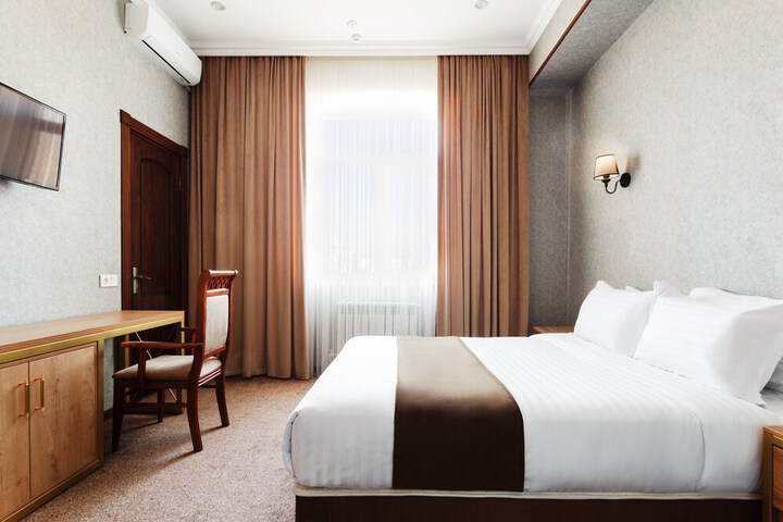 Room 6 of 32