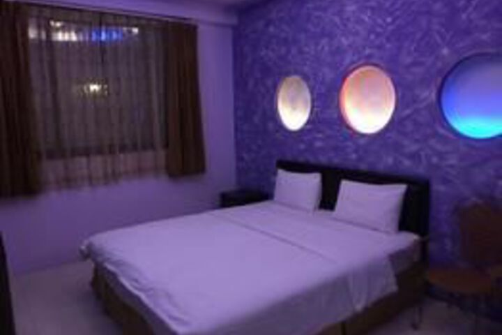 Room 11 of 21