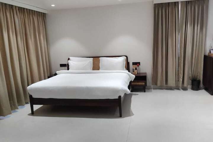 Room 30 of 72