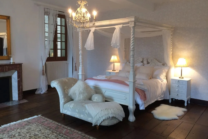 Room 6 of 16