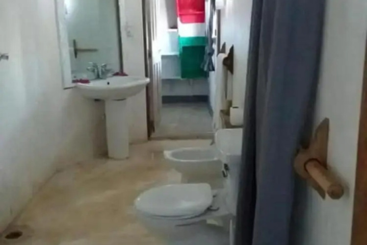 Room 6 of 24
