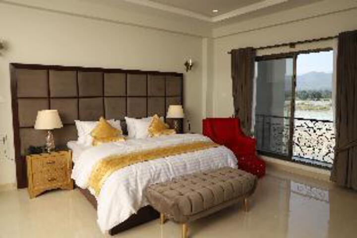 Room 8 of 20