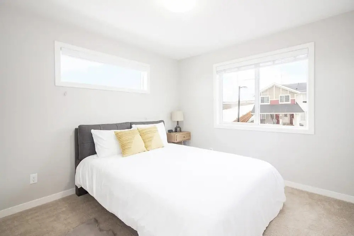 Photo of 4bed 2bath Townhouse With Laundry Parking Wi-fi