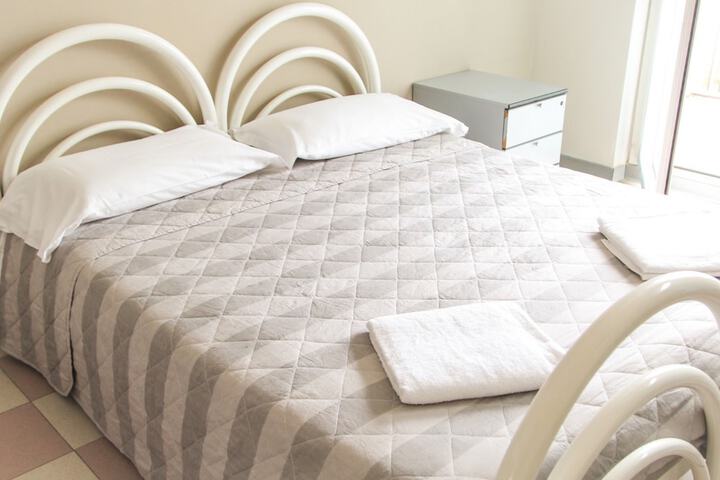 Room 9 of 26