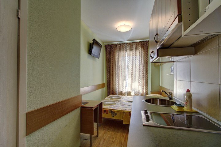 Room 11 of 27