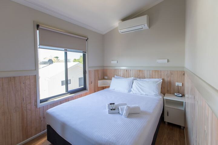 Room 4 of 66